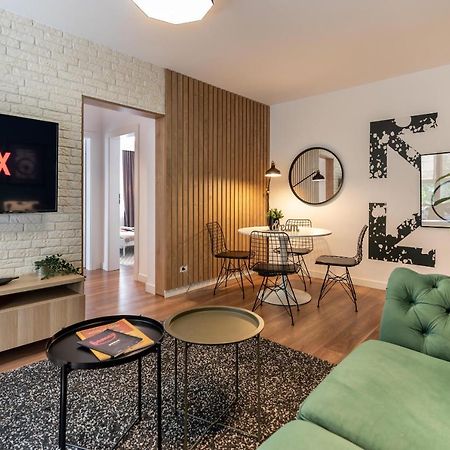Downtown Retreat: Spacious 2-Br By Unirii Square 布加勒斯特 外观 照片