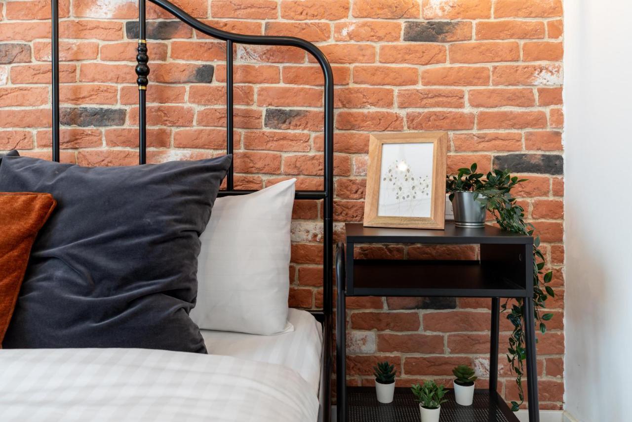 Downtown Retreat: Spacious 2-Br By Unirii Square 布加勒斯特 外观 照片