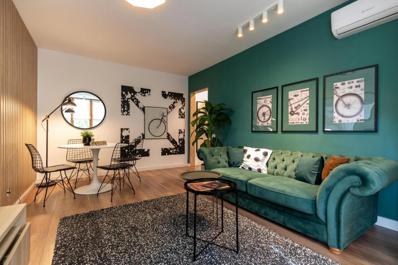 Downtown Retreat: Spacious 2-Br By Unirii Square 布加勒斯特 外观 照片