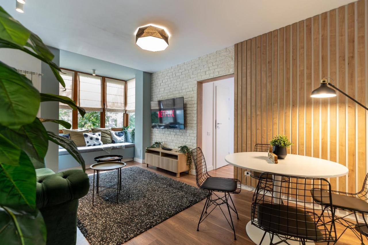 Downtown Retreat: Spacious 2-Br By Unirii Square 布加勒斯特 外观 照片