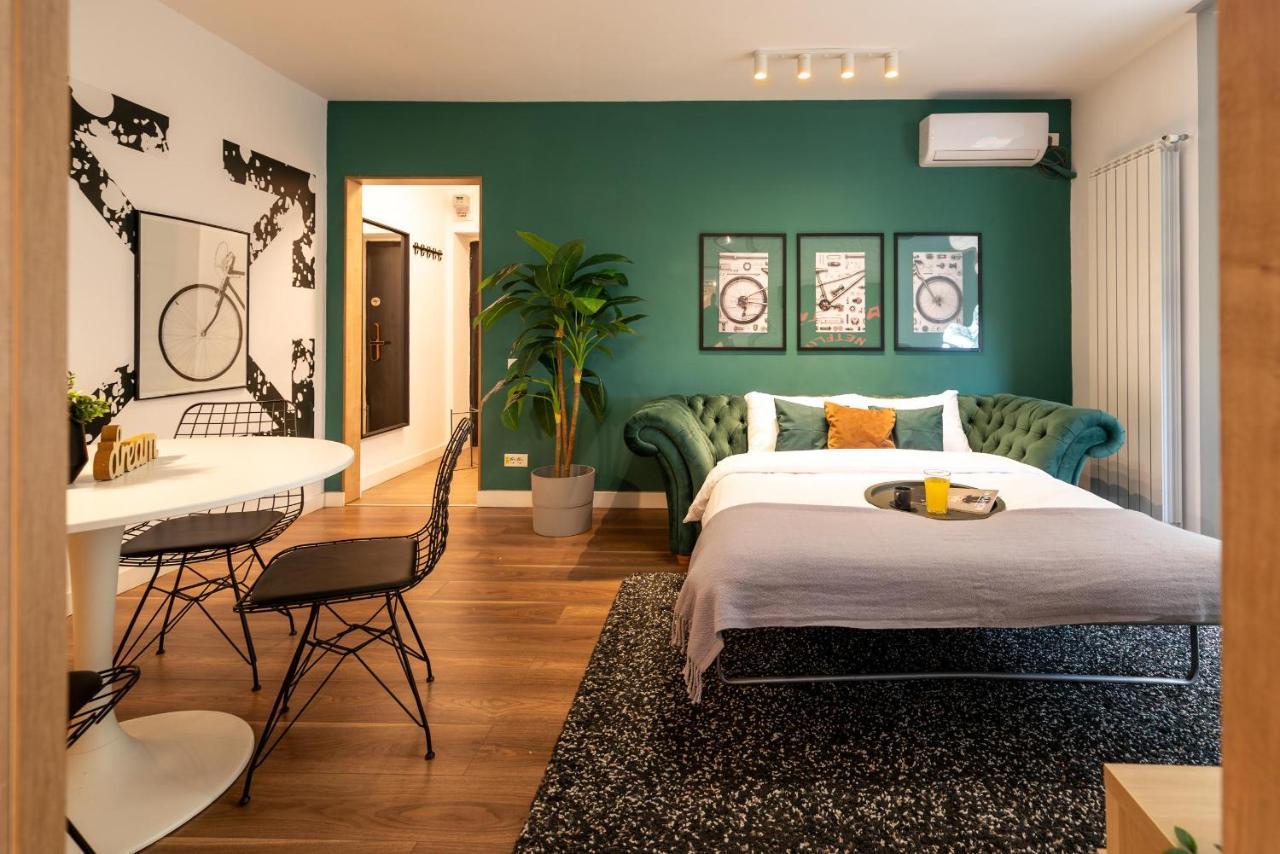 Downtown Retreat: Spacious 2-Br By Unirii Square 布加勒斯特 外观 照片