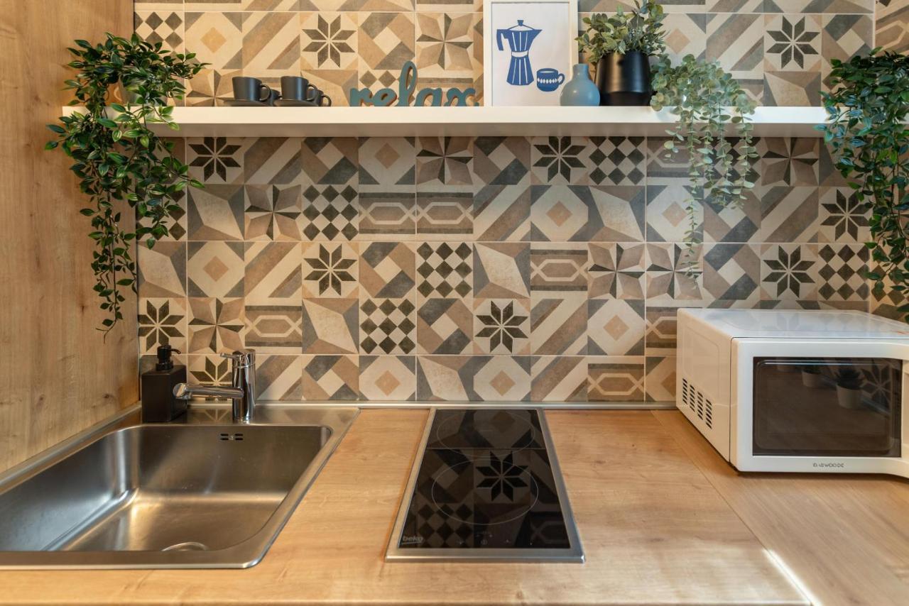Downtown Retreat: Spacious 2-Br By Unirii Square 布加勒斯特 外观 照片