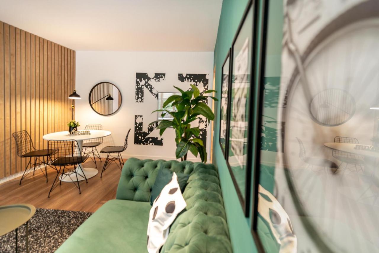 Downtown Retreat: Spacious 2-Br By Unirii Square 布加勒斯特 外观 照片