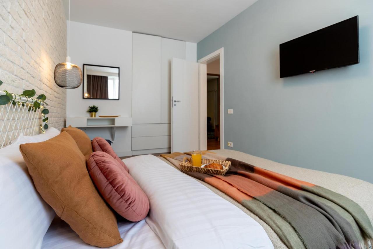 Downtown Retreat: Spacious 2-Br By Unirii Square 布加勒斯特 外观 照片