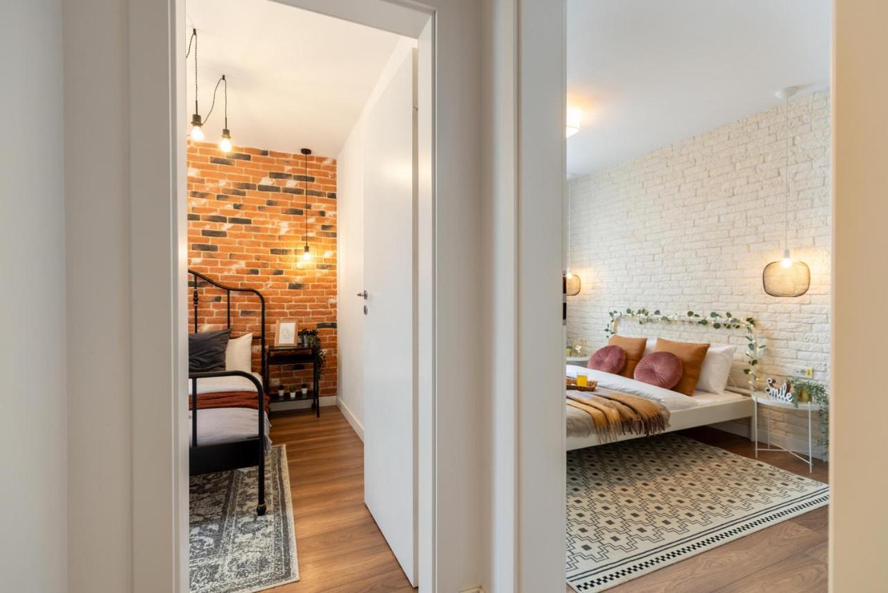 Downtown Retreat: Spacious 2-Br By Unirii Square 布加勒斯特 外观 照片